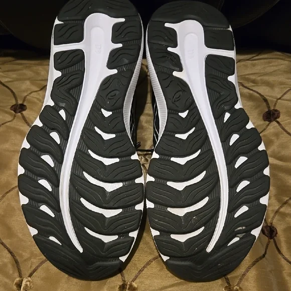 LAST CHANCE! Sz 9W Black ASICS Running Sneakers, Women's - Picture 3 of 4